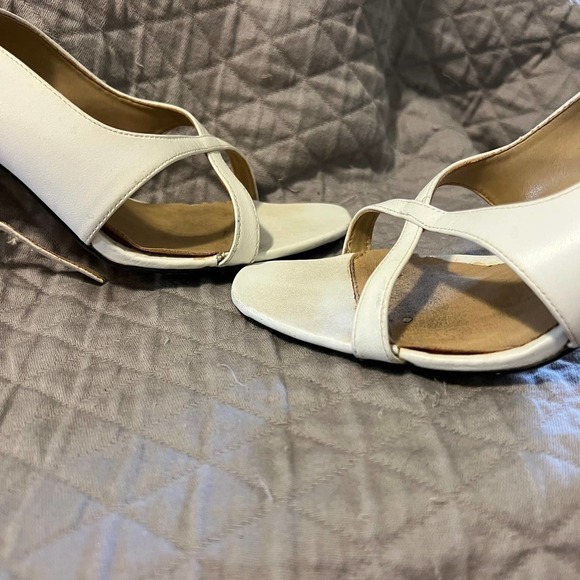 5/ $25 Colin Stuart white square toe sandals 7 - Picture 5 of 9